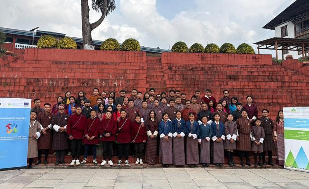 ཤར་ཕྱོགས་ཀྱི་ ས་གནས་གཞུང་གི་འགོ་ཁྲིདཔ་ཚུ་ལུ་ ཞི་བའི་མི་སྡེ་ལས་ཚོགས་ཀྱི་ མཁོ་གལ་མང་སུ་དགོ་ནི།